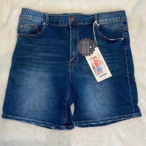 Gemma Rae High Rise Jean Mom Short Size 15 - New with Tags - Picture 1 of 4